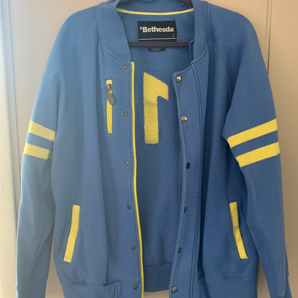 Bethesda Fallout Men’s Sweatshirt Size L